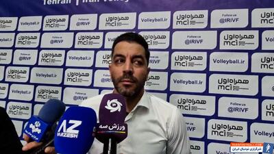 اعتراض شدید سرمربی شهرداری ارومیه به بلندگوهای سالن - پارس فوتبال