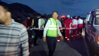 اولین تصاویر از محل حادثه واژگونى مرگبار اتوبوس کرمان با 13کشته