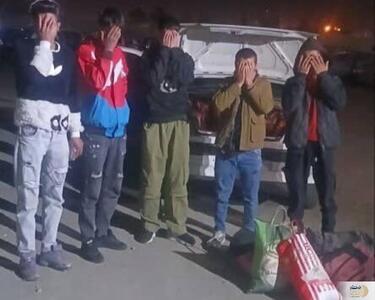خودرو پژو ۴۰۵ با خلافی ۱۴ میلیون تومانی همراه با قاچاق سوخت کشف شد