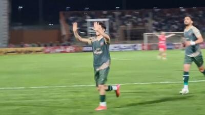 گل دوم و سوم شمس آذر به پرسپولیس و ترک ورزشگاه توسط هواداران