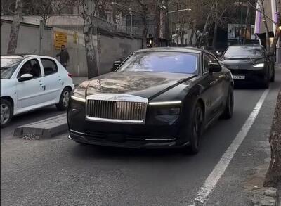 رولزرویس اسپکتر، لوکس‌ترین خودروی برقی دنیا با اسکورت لامبورگینی در تهران! / عکس