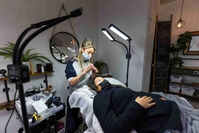 اکستنشن مژه در بارداری، می‌توانید انجام دهید؟