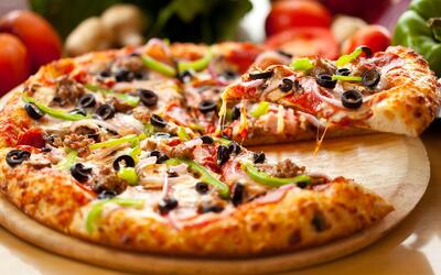 پیتزا مخلوط رو اینجوری تو خونت سه سوته درست کن | طرز تهیه پیتزا مخلوط فست فودی
