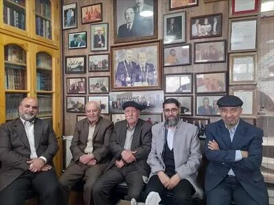 دیدار عیدانه مدیرعامل صندوق اعتباری هنر با دو هنرمند نامدار و پیشکسوت عرصه موسیقی و خوشنویسی در نجف آباد