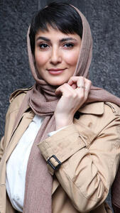 قاب دوستانه سمیرا حسن پور با نرگس محمدی
