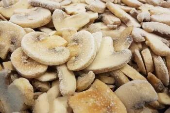 چطوری قارچ را در فریزر نگهداری کنیم که سیاه نشود ؟ - آینه فردا