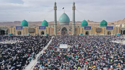 عکس/ انبوه جمعیت در اقامه نماز عید فطر آستان مقدس مسجد جمکران