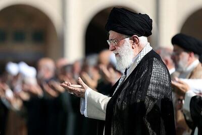 اقامه نماز عید سعید فطر به امامت آیت‌الله خامنه‌ای (فیلم)