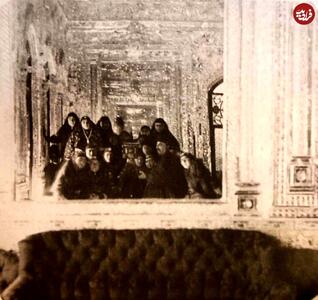 عکس/ سلفی خاص و دیدنی ناصرالدین شاه ۱۴۴ سال پیش با زنان حرمسرا در آینه | اقتصاد24