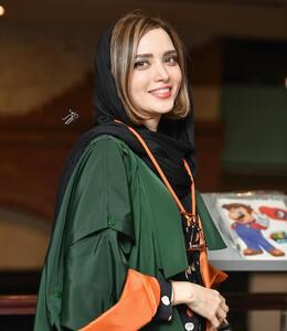 عکس/ استایل سبز و نارنجی بهنوش طباطبایی با مدل موی تینیجری | اقتصاد24