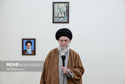 پنجره متفاوتی به اقامه نماز و اشک‌های رهبر انقلاب هنگام قرائت دعای قنوت عید سعید فطر
