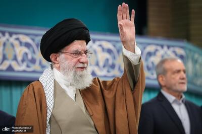 رهبر انقلاب: دست دوستی و همکاری جمهوری اسلامی به سمت همه‌ی دولتهای اسلامی دراز است/ جنایت قتل ۲۰هزار کودک در کمتر از دوسال در تاریخ بی‌سابقه است / دنیای اسلام باید دست به دست هم بدهند