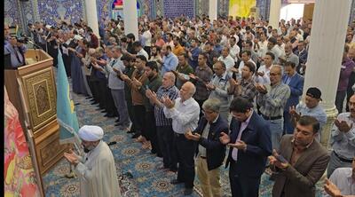 جزیره خارگ الگوی همدلی و بندگی در ماه رمضان؛ اقامه باشکوه نماز عیدفطر