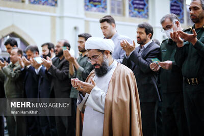 تولید نشانه انقلابی گری است