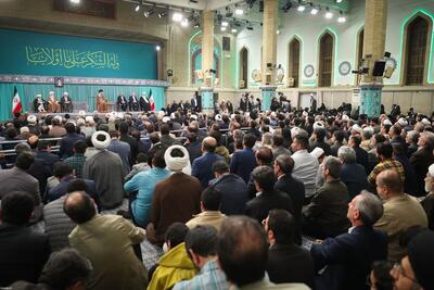 رهبر انقلاب: اتحاد دنیای اسلام، تنها راه ایستادگی در مقابل باج‌طلبی قدرت‌های بزرگ است