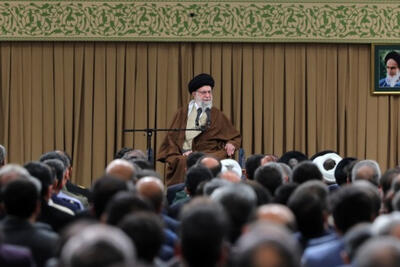 رهبر معظم انقلاب: سرعت حوادث اقتضا می‌کند کسانی که در آن دخیلند، جایگاه خود را مشخص کنند