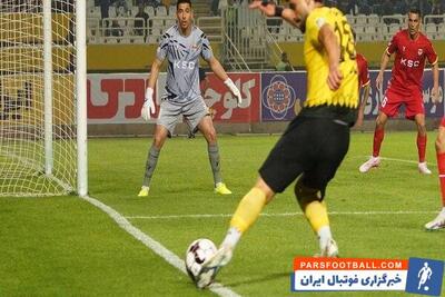 اعتراض سپاهان به داوری دیدار با فولاد؛ گل آقایی پور سوخت - پارس فوتبال