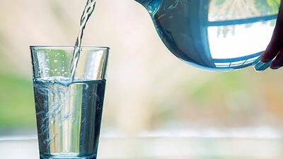 فواید شگفت انگیز نوشیدن آب ولرم در صبح