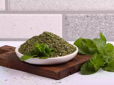 روش های خانگی که می تونید نعنا خشک سبز و معطری درست کنید
