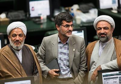 ماجرای استعفای ۴۳ نماینده مجلس