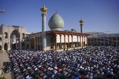 اقامه نماز عید سعید فطر در سومین حرم اهل بیت (ع) در ایران
