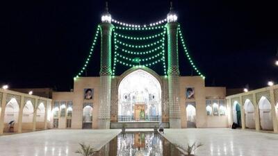 آماده سازی آستان مقدس امامزاده هادی (ع) و زینب خاتون (س) در آران و بیدگل برای برگزاری نماز عید فطر + فیلم