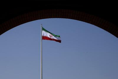اهتزاز بزرگترین پرچم ایران در تهران | عباس آباد امروز میزبان «یک ملت، یک پرچم» است