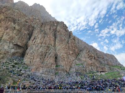برپایی آیین هزار دف در محوطه جهانی بیستون