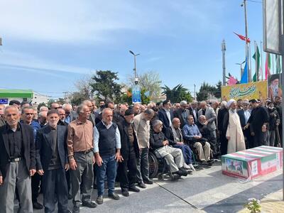 خاکسپاری جانباز  آملی در کنار همرزمان شهیدش