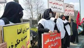 ویدئویی از برخورد خشن پلیس با متحصنین مجلس: خودزنی در سایه قانون!