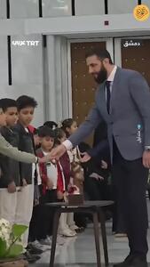 استقبال جولانی و همسرش از کودکان یتیم در کاخ ریاست جمهوری