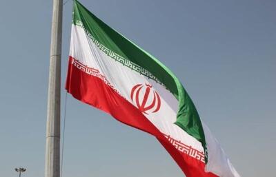 اهتزاز پرچم جمهوری اسلامی ایران در بندرعباس