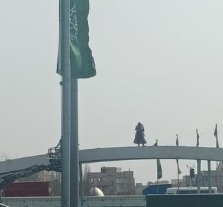ببینید| لحظه نجات دختر از بالای پل عابر اتوبان باقری تهرانپارس | رویداد24