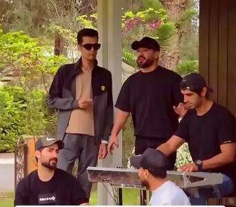 آواز شاد؛ این پسر لر یطوری اهنگ لری رو بدون میکروفون و تجهیزات خوند همه مات موندن