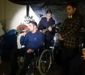 آواز احساسی؛ پسر معلولی که خدا حنجره اش رو بوسید تو دل جمعیت جوری خوند گریه ات میگیره