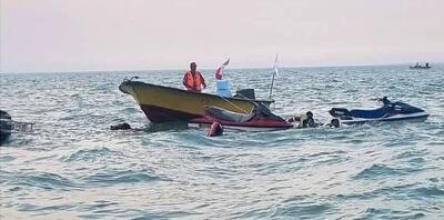 نجات دو سرنشین جت اسکی واژگون شده در آب‌های گناوه