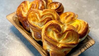 طرز تهیه نان شکری قلبی به اسم پلوشکی