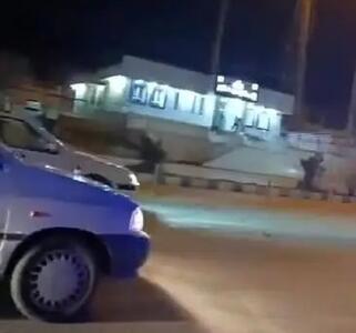 توضیحات پلیس درباره ویدیوی منتشرشده از تیراندازی در یاسوج: حادثه مربوط به چهار یا پنج شب پیش است و در پی تخلف یک خودروی سواری رخ داد / صدای تیراندازی که در ویدیو شنیده می‌شود، در چارچوب مقررات و در راستای دفاع از مقر انتظامی انجام شده / شناسایی افراد مهاجم در دستور کار قرار گرفته و تاکنون دو نفر از آنها دستگیر شده‌اند / اقدامات پلیسی برای بازداشت دو متهم دیگر همچنان ادامه دارد
