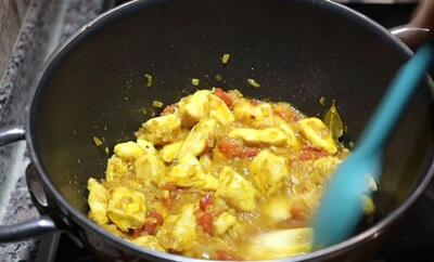 (ویدئو) طرز تهیه خورشت مرغ کاری هندوستانی - فراشپز