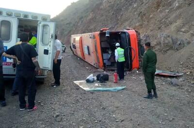 واژگونی اتوبوس بدون مسافر در محور آزادشهر به شاهرود