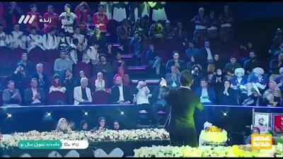 فیلم آوازخوانی باشکوه امین حیایی مقابل چشمان احسان علیخانی و آریا عظیمی نژاد!