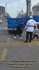 برخورد قاطع پلیس راهور عباس‌آباد با تخلف حمل مسافر در قسمت بار وانت‌ها