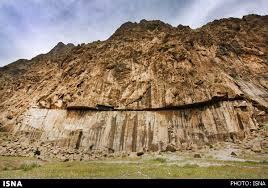کوه بیستون و فرهاد تراش