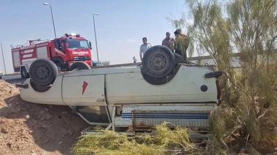 واژگونی وانت در بندر خمیر با 13 مصدوم؛ یک زن و کودک جان باختند