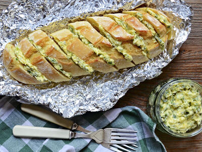 طرز تهیه پیش‌غذای خوشمزه با سیر برشته و سبزیجات معطر / طعمی متفاوت و بی‌نظیر+ فیلم