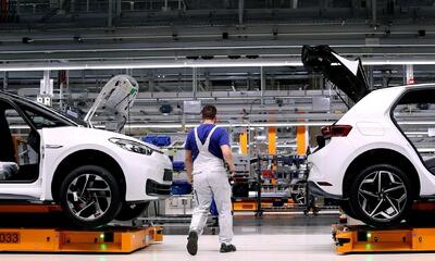 آینده خودروهای برقی؛ آیا قیمت باتری‌ها کاهش می یابد؟