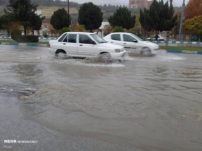 نمایی از آب‌گرفتگی معابر خرم‌آباد به دنبال بارش رگبار بهاری