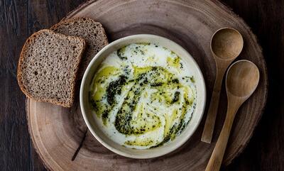 طرز تهیه سوپ ماست ترکیه یا یایلا چورباسی؛ ساده و خوشمزه