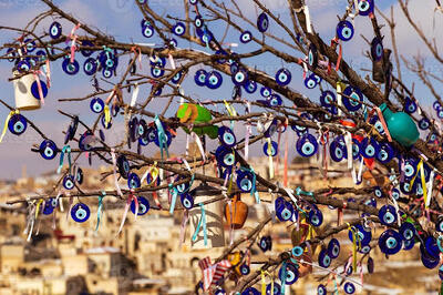 بهترین نماد های خوش شانسی برای متولدین هر ماه | با همراه داشتن این نمادها شانس از سر و کول شما بالا می رود