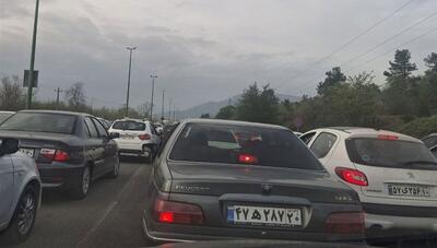 ترافیک ۱۵ کیلومتری در محور رشت - امام زاده هاشم؛ موج بازگشت مسافران از گیلان